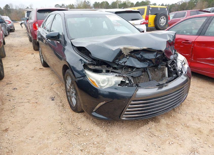 2015 Toyota Camry XLE (VIN 4T1BF1FK0FU076708) main photo