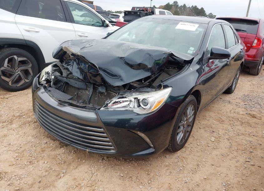 Photo 2 of 2015 Toyota Camry XLE (VIN 4T1BF1FK0FU076708)
