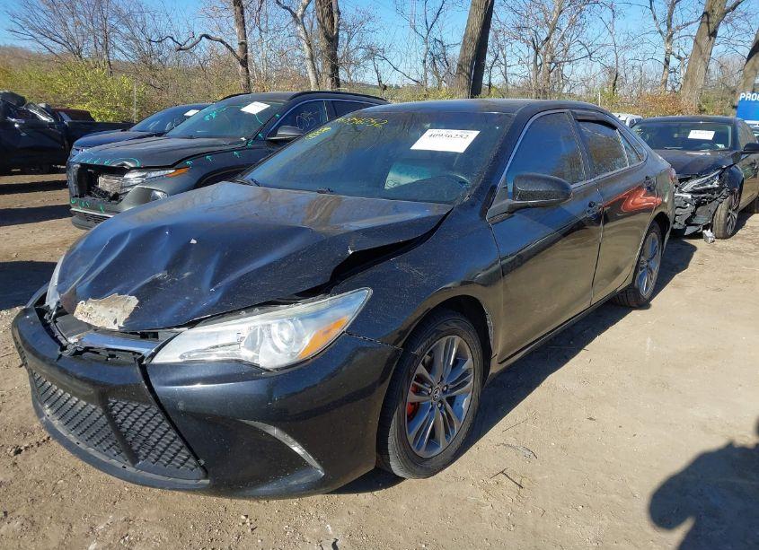 Photo 2 of 2015 Toyota Camry SE (VIN 4T1BF1FK0FU080306)
