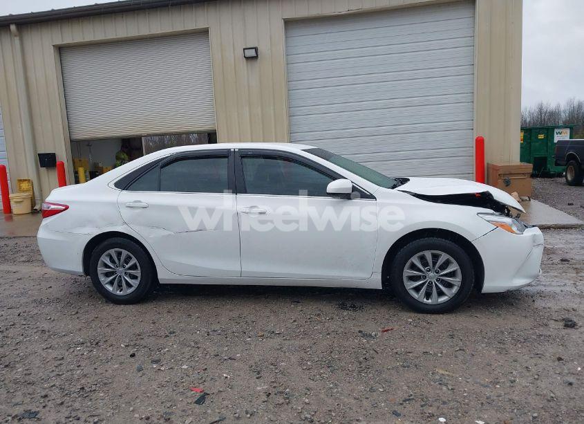 Photo 13 of 2015 Toyota Camry LE (VIN 4T1BF1FK0FU098160)