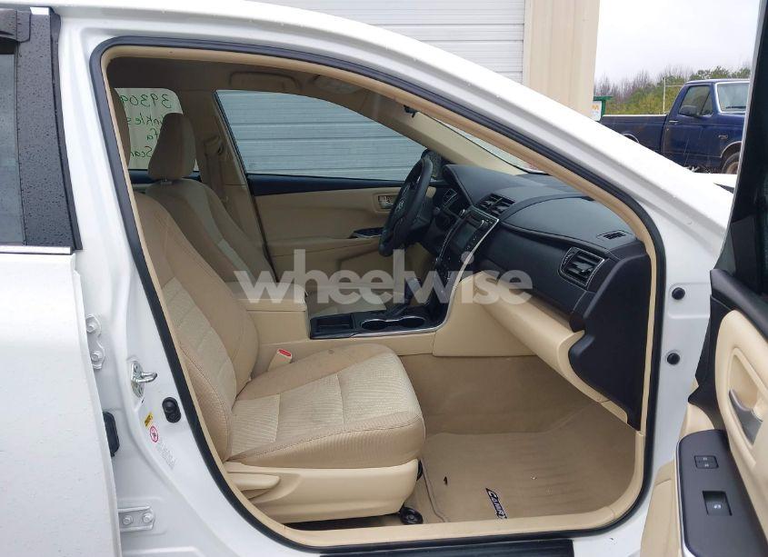 Photo 5 of 2015 Toyota Camry LE (VIN 4T1BF1FK0FU098160)