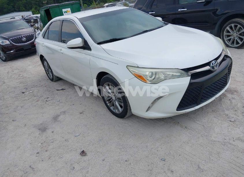 2015 Toyota Camry SE (VIN 4T1BF1FK0FU110078) main photo