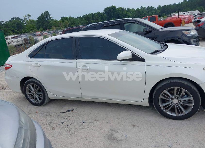 Photo 13 of 2015 Toyota Camry SE (VIN 4T1BF1FK0FU110078)