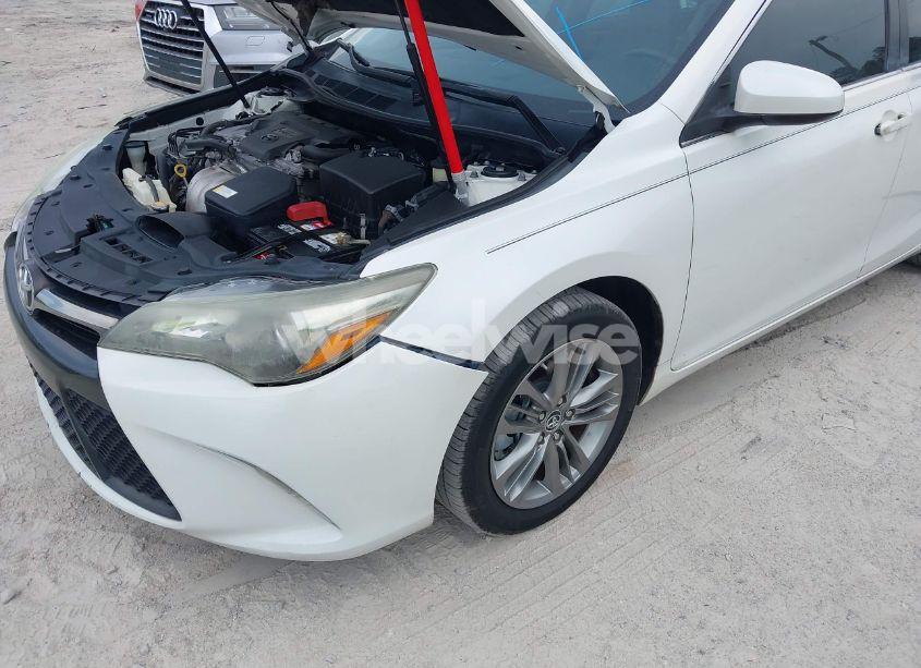 Photo 2 of 2015 Toyota Camry SE (VIN 4T1BF1FK0FU110078)