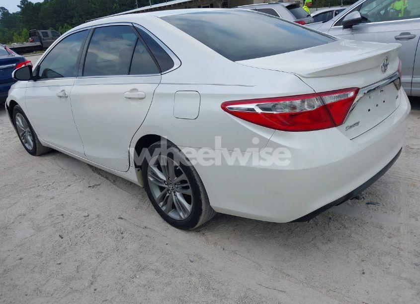 Photo 3 of 2015 Toyota Camry SE (VIN 4T1BF1FK0FU110078)