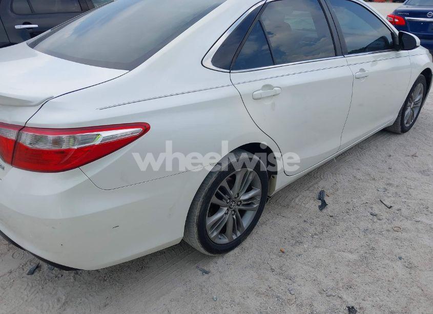 Photo 4 of 2015 Toyota Camry SE (VIN 4T1BF1FK0FU110078)