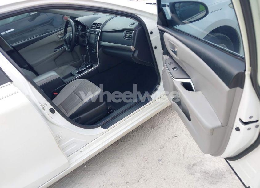 Photo 5 of 2015 Toyota Camry SE (VIN 4T1BF1FK0FU110078)