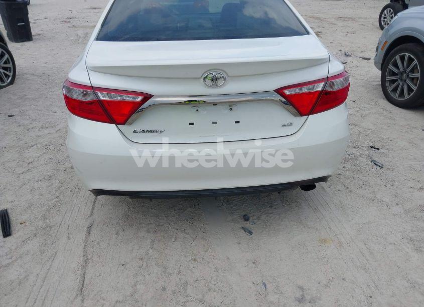 Photo 6 of 2015 Toyota Camry SE (VIN 4T1BF1FK0FU110078)