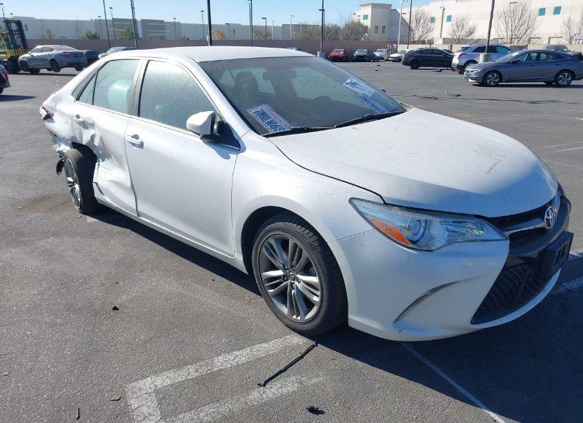 2015 Toyota Camry SE (VIN 4T1BF1FK0FU113000) main photo