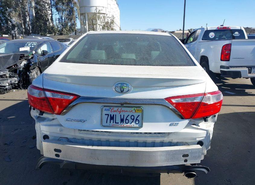 Photo 17 of 2015 Toyota Camry SE (VIN 4T1BF1FK0FU113000)