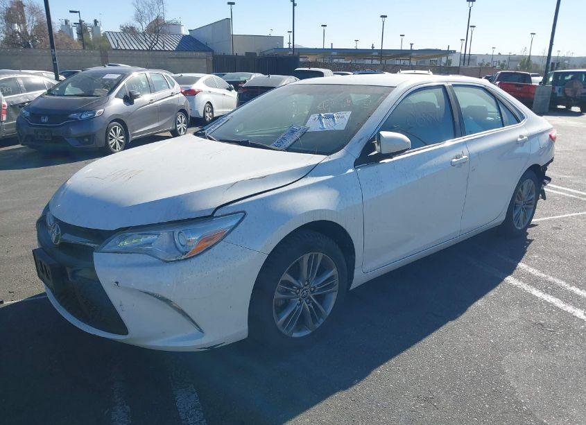 Photo 2 of 2015 Toyota Camry SE (VIN 4T1BF1FK0FU113000)