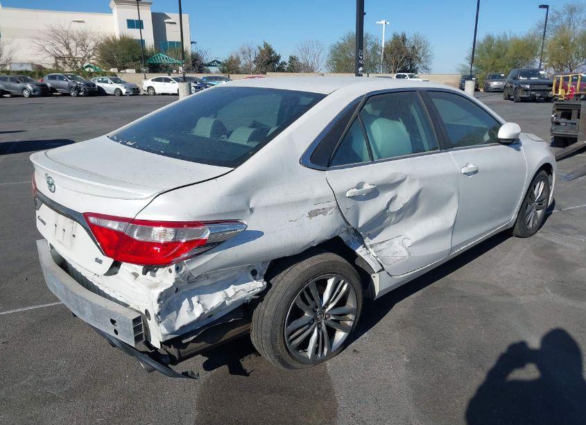 Photo 4 of 2015 Toyota Camry SE (VIN 4T1BF1FK0FU113000)