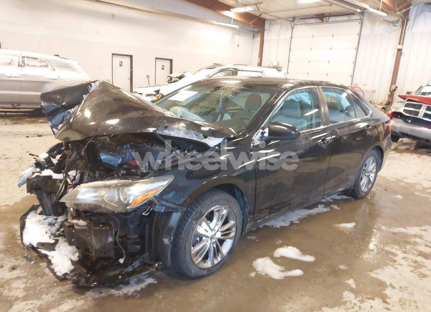 Photo 2 of 2015 Toyota Camry SE (VIN 4T1BF1FK0FU113921)