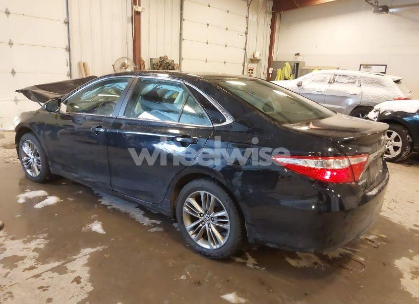 Photo 3 of 2015 Toyota Camry SE (VIN 4T1BF1FK0FU113921)