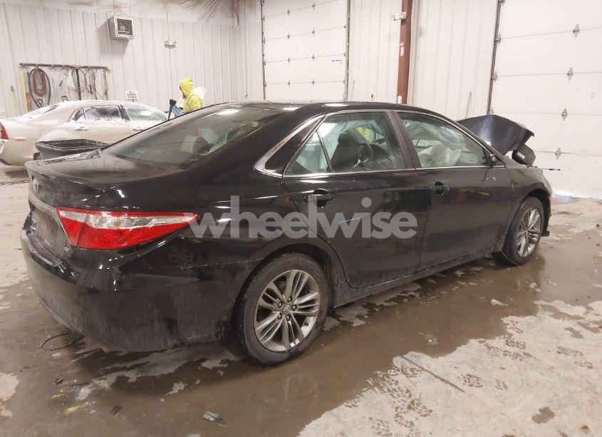 Photo 4 of 2015 Toyota Camry SE (VIN 4T1BF1FK0FU113921)