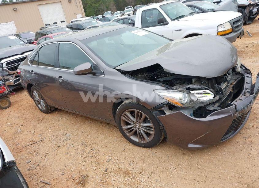 2015 Toyota Camry SE (VIN 4T1BF1FK0FU477515) main photo