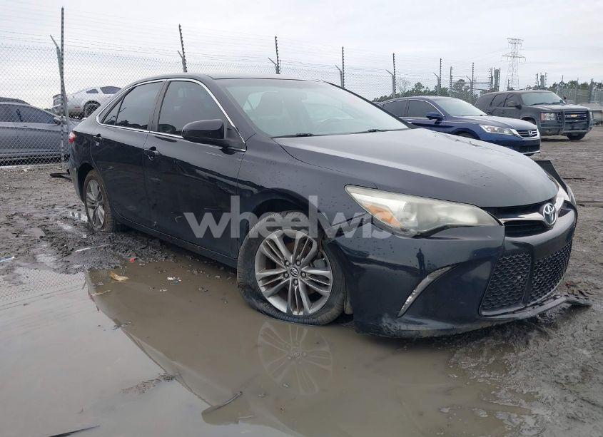 2015 Toyota Camry SE (VIN 4T1BF1FK0FU485338) main photo