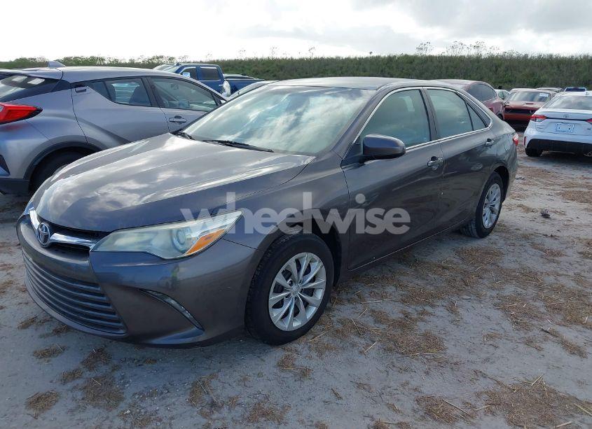 Photo 2 of 2015 Toyota Camry LE (VIN 4T1BF1FK0FU896433)