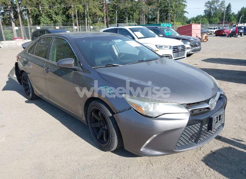 2015 Toyota Camry SE (VIN 4T1BF1FK0FU914025) main photo