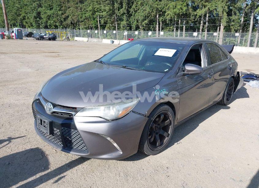 Photo 2 of 2015 Toyota Camry SE (VIN 4T1BF1FK0FU914025)