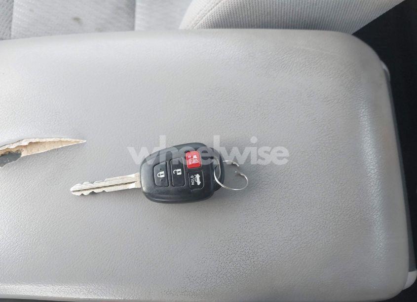 Photo 11 of 2015 Toyota Camry LE (VIN 4T1BF1FK0FU938969)