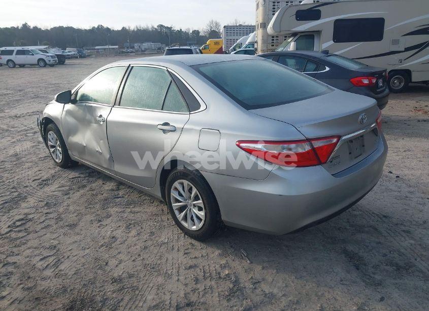 Photo 3 of 2015 Toyota Camry LE (VIN 4T1BF1FK0FU938969)