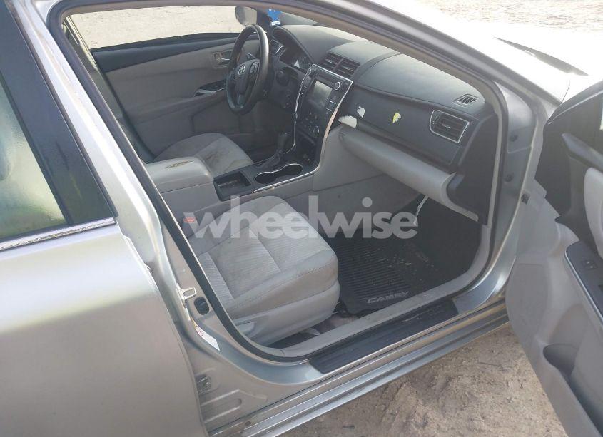 Photo 5 of 2015 Toyota Camry LE (VIN 4T1BF1FK0FU938969)