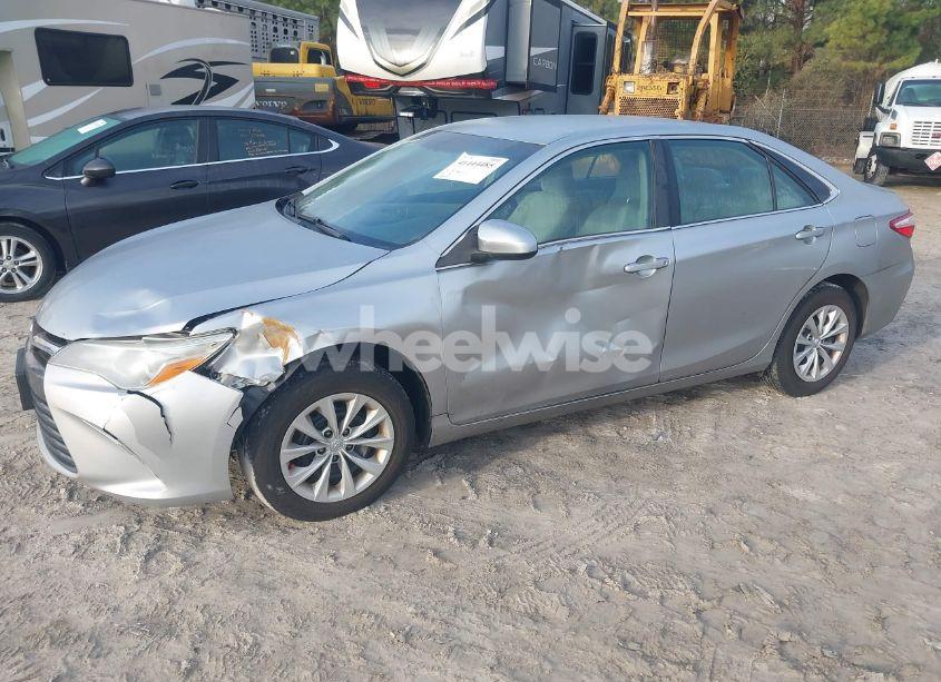 Photo 6 of 2015 Toyota Camry LE (VIN 4T1BF1FK0FU938969)