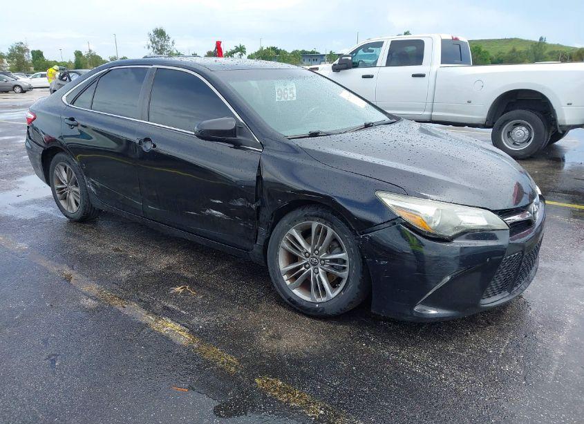 2015 Toyota Camry SE (VIN 4T1BF1FK0FU947218) main photo