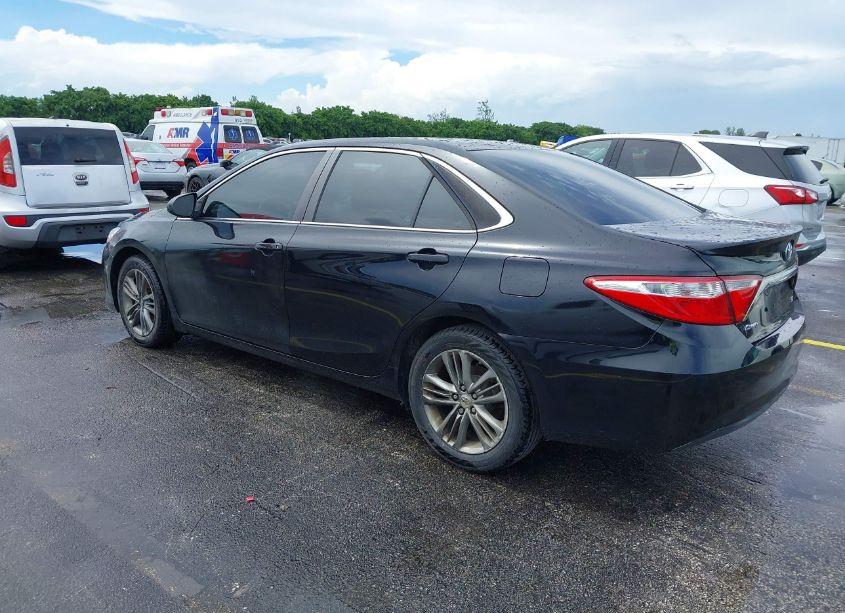 Photo 3 of 2015 Toyota Camry SE (VIN 4T1BF1FK0FU947218)