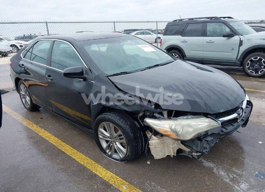 2015 Toyota Camry SE (VIN 4T1BF1FK0FU983734) main photo