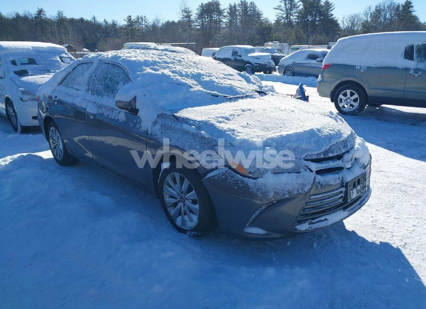 2015 Toyota Camry XLE (VIN 4T1BF1FK0FU987931) main photo