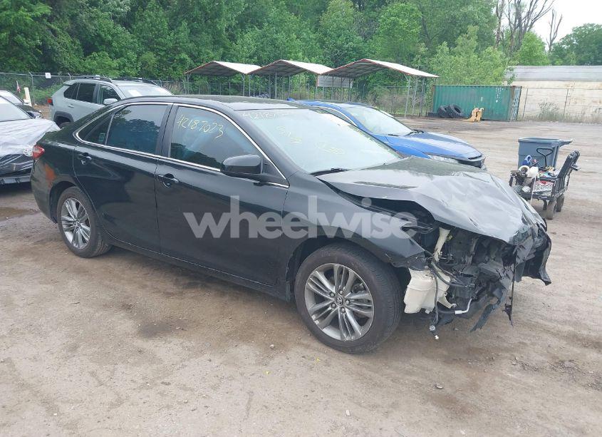 2015 Toyota Camry SE (VIN 4T1BF1FK0FU989033) main photo