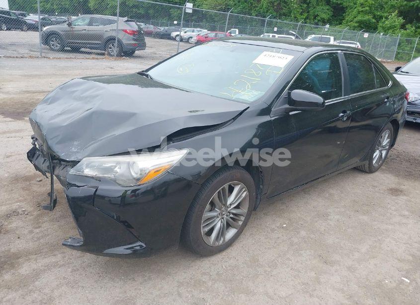 Photo 2 of 2015 Toyota Camry SE (VIN 4T1BF1FK0FU989033)