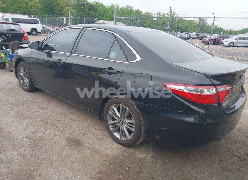 Photo 3 of 2015 Toyota Camry SE (VIN 4T1BF1FK0FU989033)
