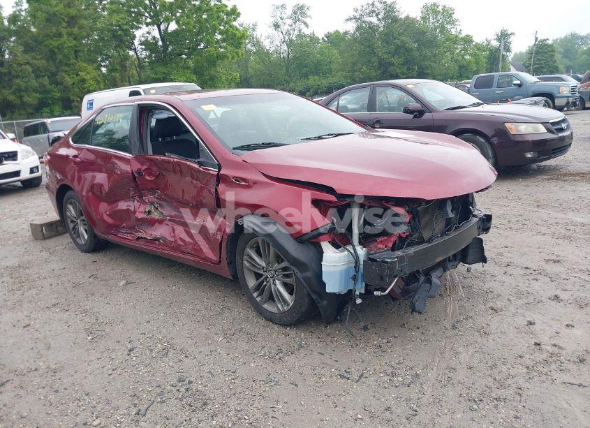 2015 Toyota Camry SE (VIN 4T1BF1FK0FU993812) main photo