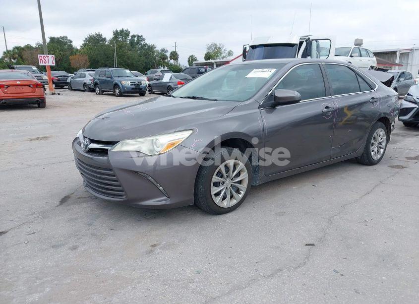 Photo 2 of 2016 Toyota Camry LE (VIN 4T1BF1FK0GU122958)