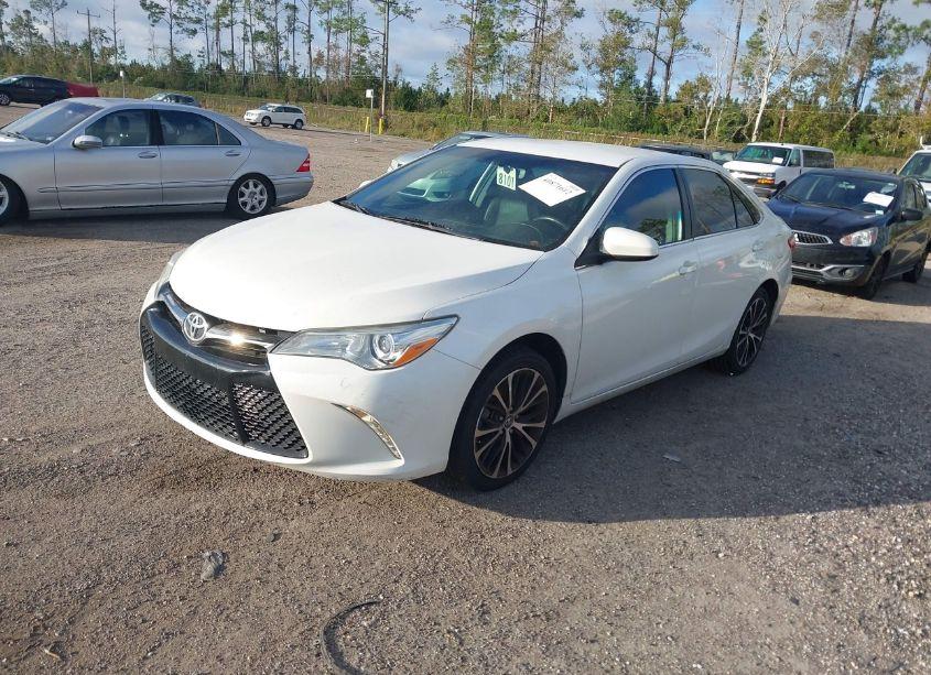 Photo 2 of 2016 Toyota Camry SE (VIN 4T1BF1FK0GU126881)