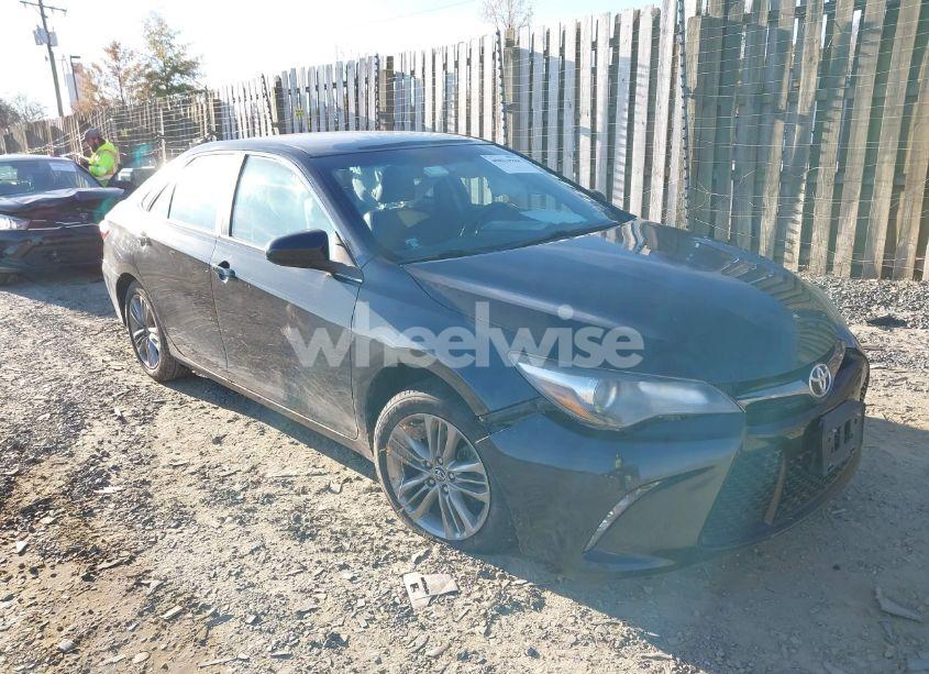 2016 Toyota Camry SE (VIN 4T1BF1FK0GU128579) main photo