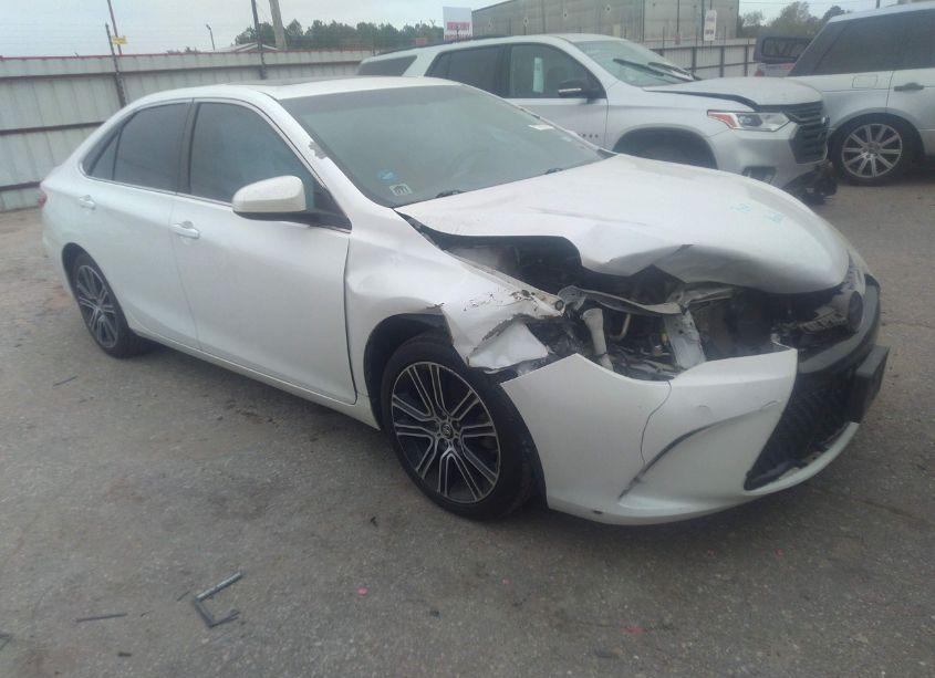 2016 Toyota Camry SE (VIN 4T1BF1FK0GU187387) main photo