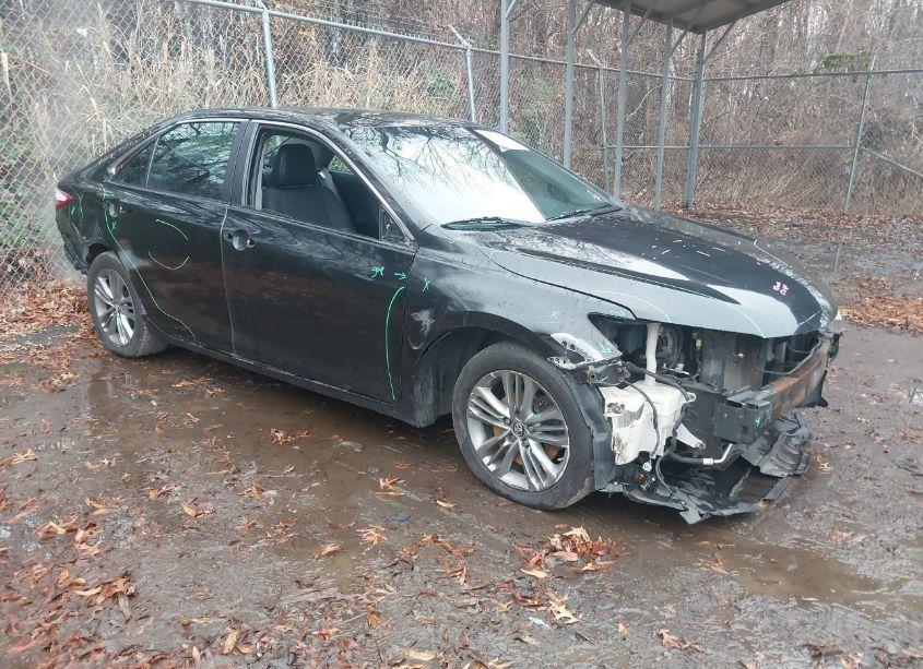 2016 Toyota Camry SE (VIN 4T1BF1FK0GU200218) main photo