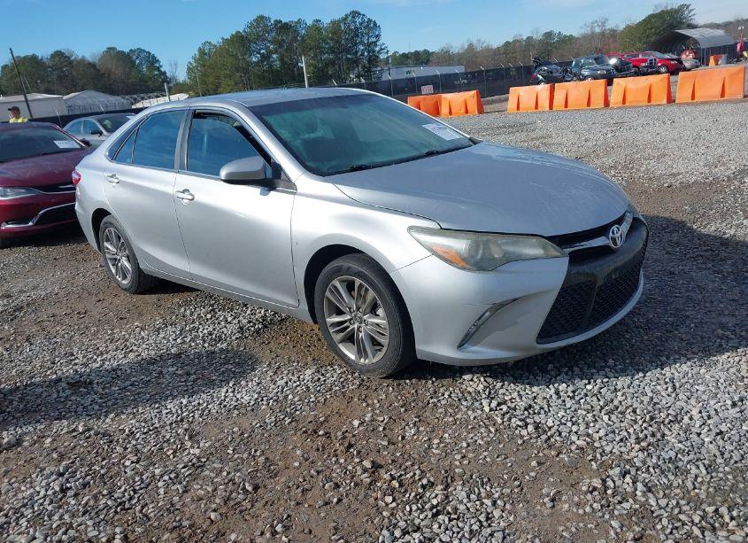 2016 Toyota Camry SE (VIN 4T1BF1FK0GU200963) main photo