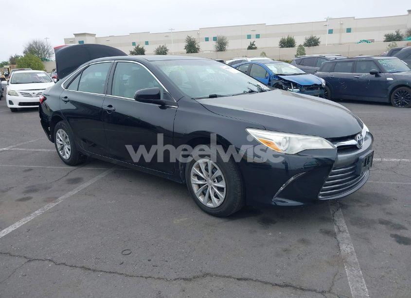 2016 Toyota Camry LE (VIN 4T1BF1FK0GU203958) main photo