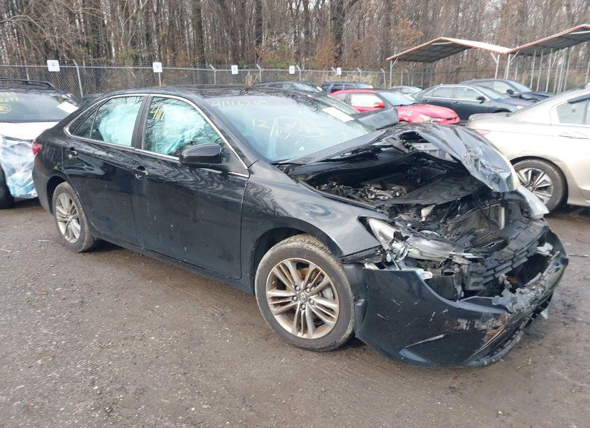 2016 Toyota Camry SE (VIN 4T1BF1FK0GU232361) main photo