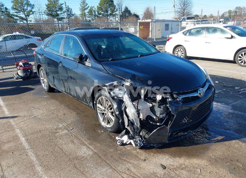 2016 Toyota Camry SE (VIN 4T1BF1FK0GU237317) main photo