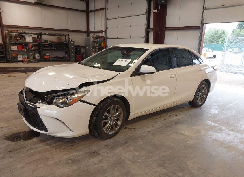 Photo 2 of 2016 Toyota Camry SE (VIN 4T1BF1FK0GU245174)