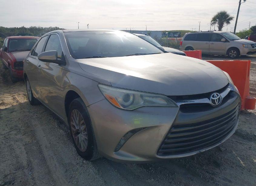 2016 Toyota Camry LE (VIN 4T1BF1FK0GU247460) main photo