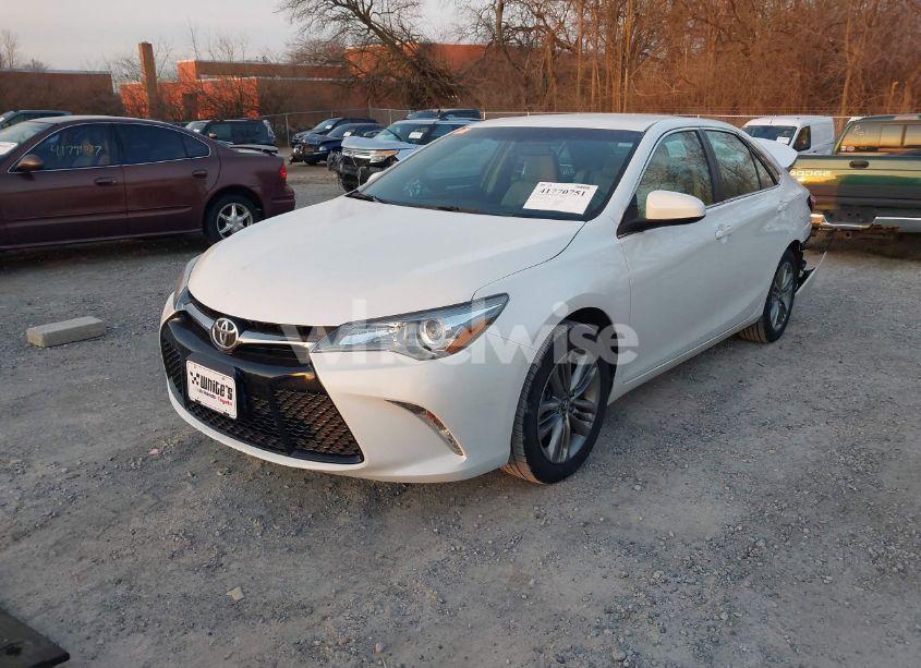 Photo 2 of 2016 Toyota Camry SE (VIN 4T1BF1FK0GU262721)