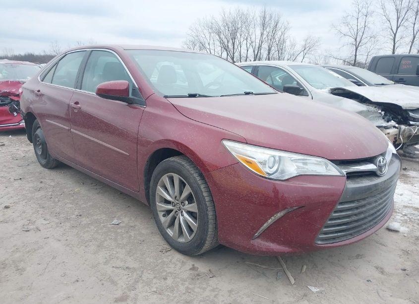 2016 Toyota Camry XLE (VIN 4T1BF1FK0GU507243) main photo