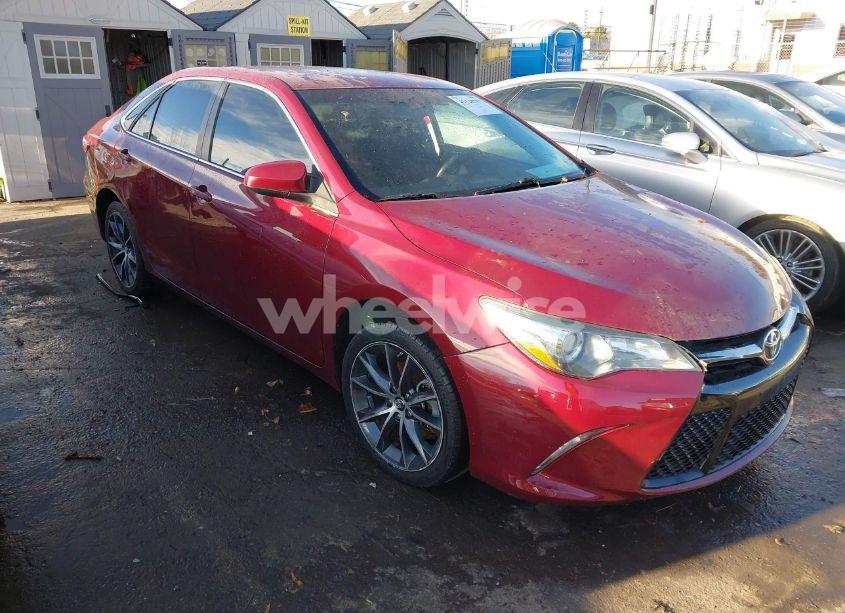 2016 Toyota Camry XSE (VIN 4T1BF1FK0GU520803) main photo